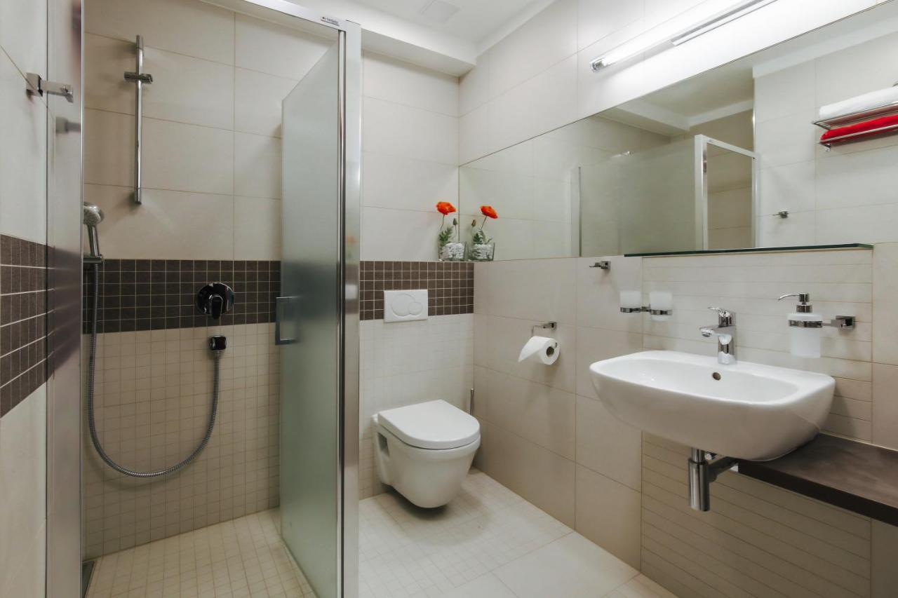 Pierre Hotel Pardubice Buitenkant foto