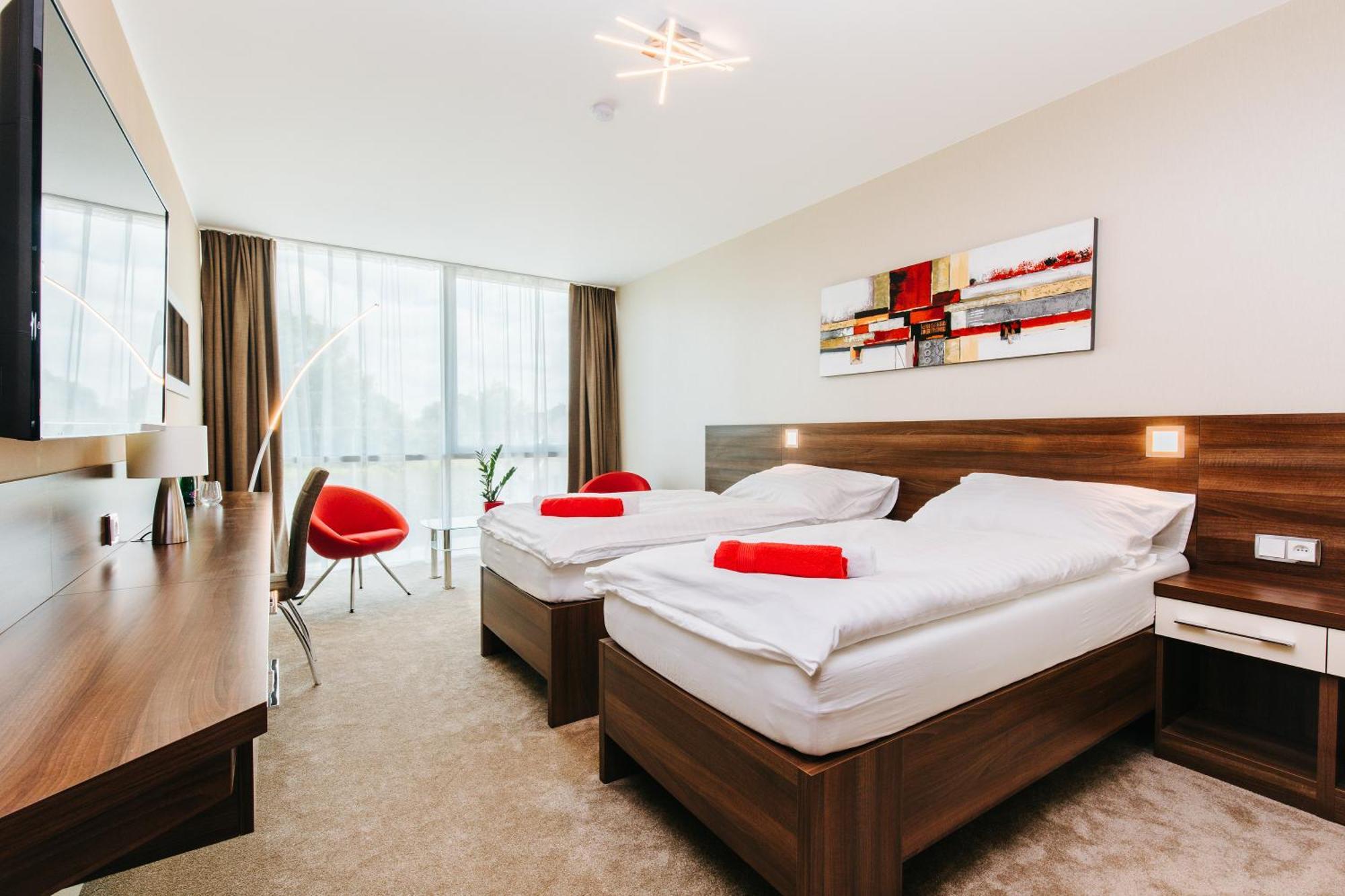 Pierre Hotel Pardubice Buitenkant foto