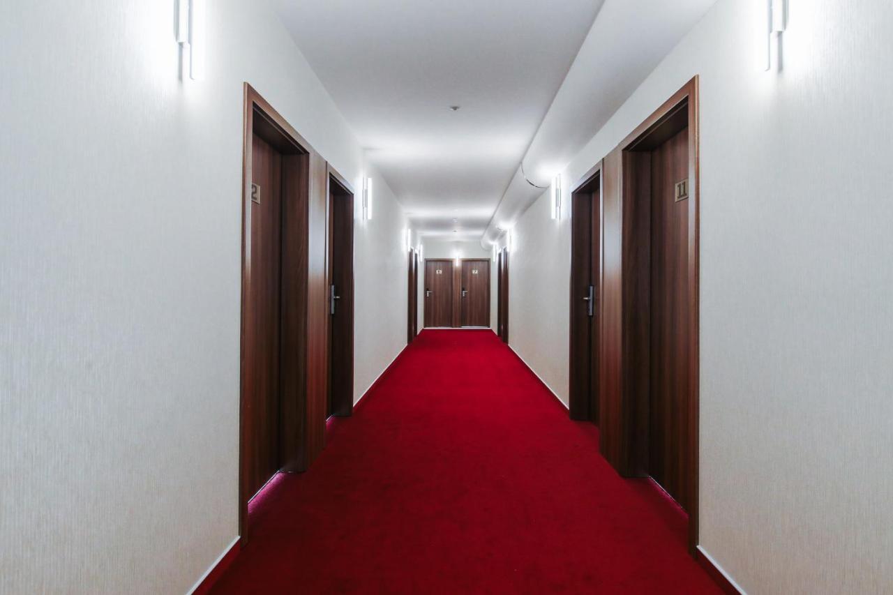 Pierre Hotel Pardubice Buitenkant foto
